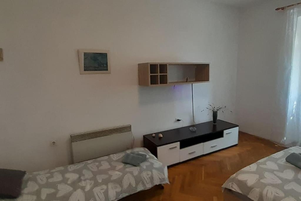 Matija Apartman *